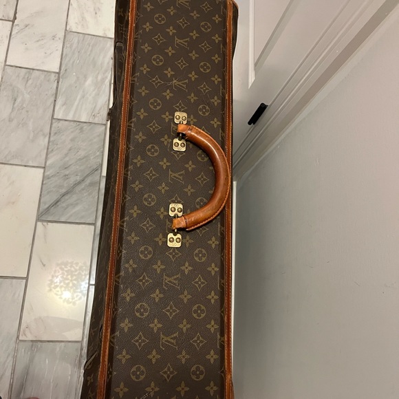 2 Louis Vuitton vintage rolling suitcases, comes w/ LV luggage tag and lock +key - Picture 3 of 15